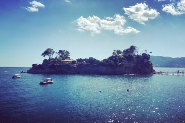 Predikcia životnosti batérií (RUL): Prognostika degradácie v cykloch a stratégie BMS