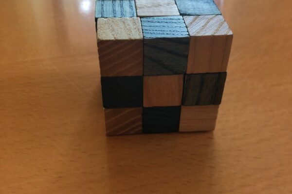 Adaptívne riadenie pri degradácii: Kompenzácia straty ťahu a rotorovej/vrtuľovej asymetrie