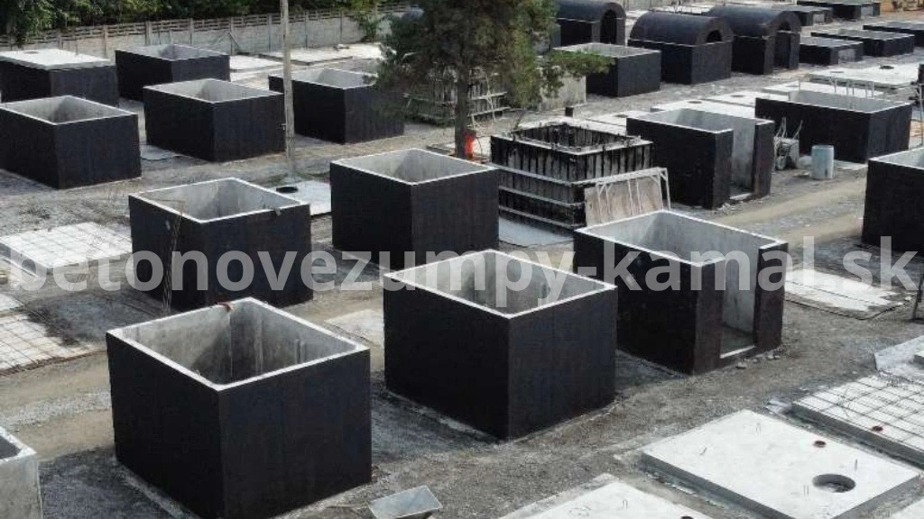 Skladovanie betonowych nadrzi na stavbe - Betonovezumpy-Kamal